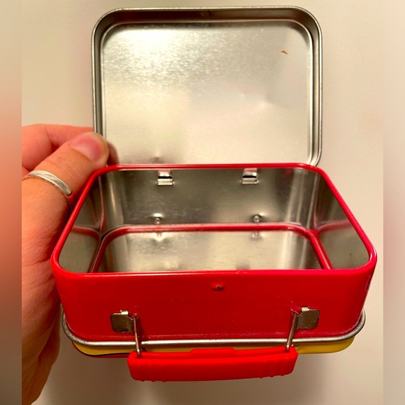 3 for $15 ⭐️ Wonder Woman Mini Lunch Box Storage Tin ⭐️ - Picture 5 of 5